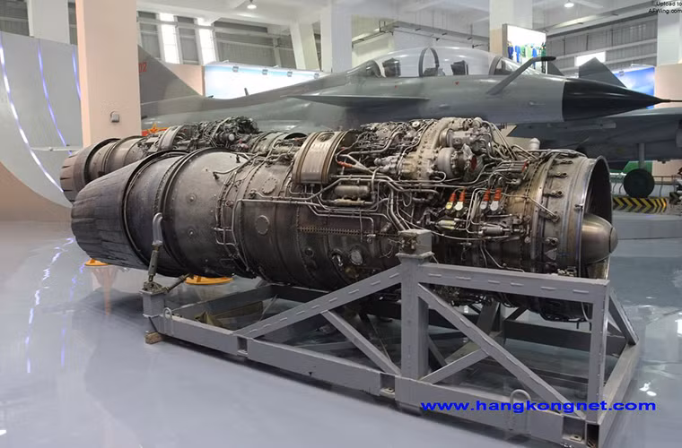 Tuổi thọ kém do công nghệ nội địa hạn chế, độ tin cậy thấp và không ổn định khi phải hoạt động trong thời gian dài đó chính là những yếu tố khiến WS-10A trở thành kẻ tội đồ của Không quân Trung Quốc. Điều này cũng chứng minh rằng hiệu suất hoạt động cao không phải là tất cả đối với một mẫu động cơ phản lực. Nguồn ảnh: hongkongnet.com
