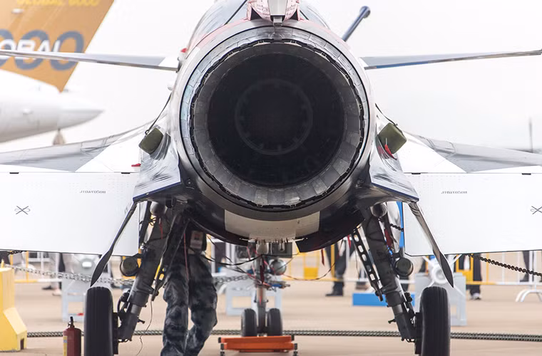 Dù được phát triển dựa trên mẫu động cơ AL-31F của Nga nói đúng hơn là sao chép, nhưng WS-10A vẫn chưa thực sự hoàn hảo để có thể trở thành một động cơ chủ lực của ngành công nghiệp quốc phòng Trung Quốc. Thậm chí ngay cả khi trải qua nhiều lần nâng cấp lẫn thay đổi công nghệ sản xuất, phiên bản WS-10S vẫn không thể hoạt động ổn định. Nguồn ảnh: ru_aviation – LiveJournal.