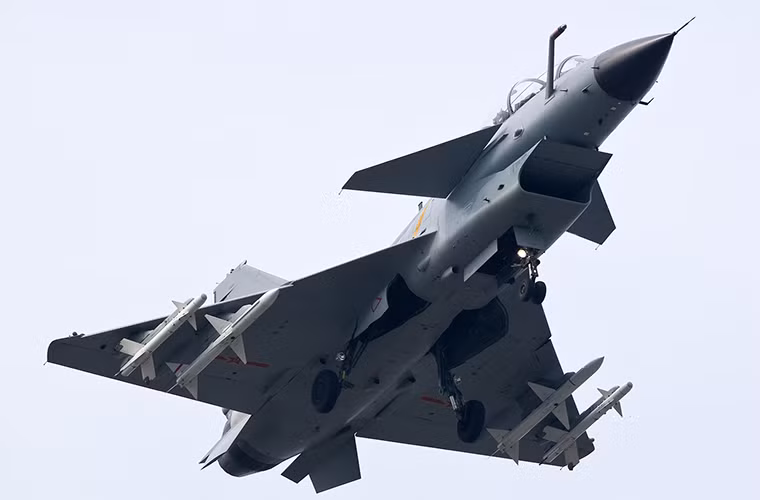 Có nhiều so sánh cho rằng khoảng cách công nghệ giữa AL31F và WS-10A giống như giữa Trái Đất và Mặt Trăng. Bản thân Không quân Trung Quốc cũng chẳng mấy mặn mà với WS-10 và nó luôn bị xếp thứ hai sau AL-31F nếu một chiếc tiêm kích J-10 của Trung Quốc cần tới một động cơ thay thế. Nguồn ảnh: Chinese Military Review