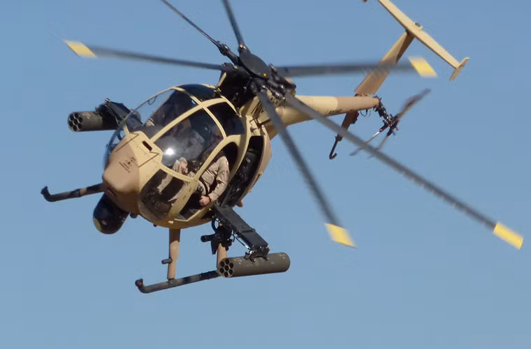 AH-6X được xem là ứng cử viên tiềm năng cho các đơn vị đặc nhiệm Mỹ hiện tại nhằm thay thế một số dòng AH-6 hay cả MH-6 đã quá lỗi thời. Dù vậy giá của AH-6X cũng không hề rẻ khi có con số lên tới hơn 2 triệu USD cho mỗi chiếc chưa bao gồm hệ thống vũ khí và nó liệu có thực sự cần thiết trong thời đại của những chiếc UAV tấn công tiên tiến. Nguồn ảnh: Pinterest.