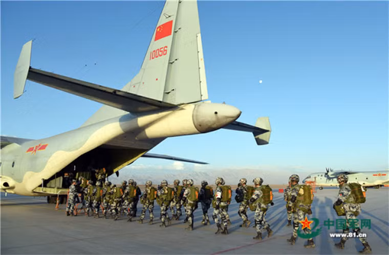 Hiện tại, máy bay vận tải Y-9E cũng đang được không quân một số nước khác trên thế giới để ý tới như Thái Lan, Venezuela và một số nước Châu Phi. Dĩ nhiên việc Y-9E giành được sự quan tâm lớn như trên là do giá thành tương đối thấp của chúng. Y-9E còn được xem là đối trọng lớn nhất của dòng máy bay vận tải quân sự C-130J của Mỹ trên thị trường quốc tế. Nguồn ảnh: Top 81.