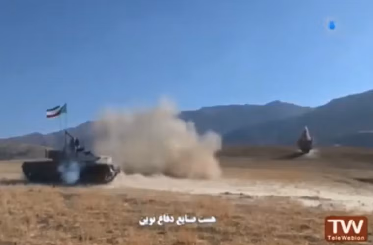 Một số chuyên gia quân sự đánh giá nhiều khả năng Karrar là một biến thể nâng cấp của T-72. Dựa trên một số hình được Iran công bố thì Karrar được trang bị một pháo chính 125mm tương tự như trên T-90 của Nga và nó có thiết kế tháp pháo khá đặc biệt. Nguồn ảnh: TW News.