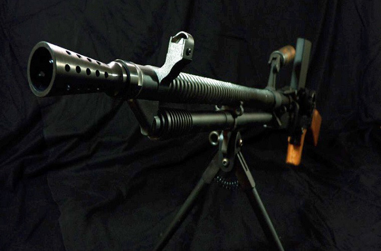 Về nguồn gốc của ZB vz. 26 tại Việt Nam thì có rất nhiều cách lý giải khác nhau khi mẫu trung liên này khá phổ biến trong Quân đội Trung Quốc khi đó và cả phát xít Nhật Bản cũng sử dụng nó. Tuy nhiên có một điều chắc chắn là Quân đội Pháp sau khi trở lại Đông Dương không được trang bị ZB vz. 26. Nguồn ảnh: Fanda - TV Nova.