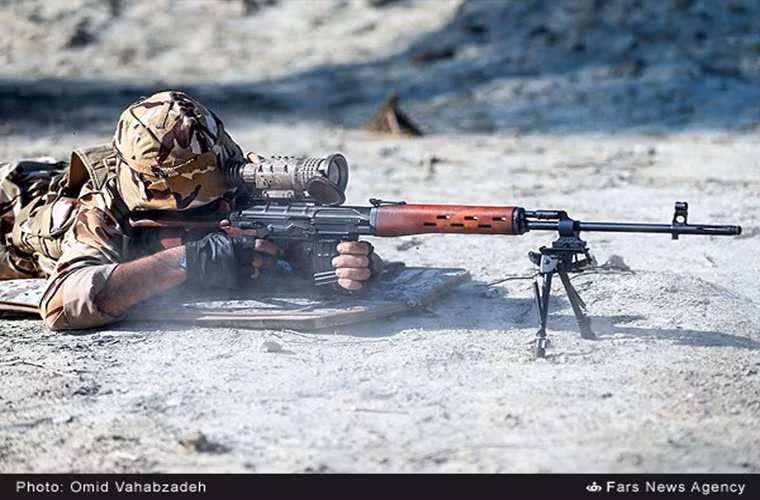 Với RU60G và RU120G, xạ thủ hoàn toàn có thể tác xạ với SVD trong nhiều điều kiện khác nhau không chỉ giới hạn vào ban đêm. Nguồn ảnh: Thông tấn xa Fars.