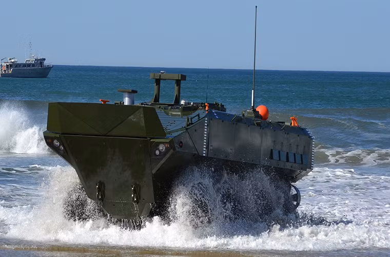 Thay vì chỉ hoạt động trên cạn Iveco SuperAV được BAE Systems chuyển đổi và chỉnh sửa lại để phù hợp hơn với nhiệm vụ đổ bộ hay hoạt động trên biển tất nhiên là với sự đồng ý của Iveco Defence. Nếu được thông qua ACV 1.1 sẽ sớm thay thế cho mẫu xe chiến đấu lội nước AAVP-7A1 đã lỗi thời của LTĐB Mỹ hiện tại. Nguồn ảnh: BAE Systems