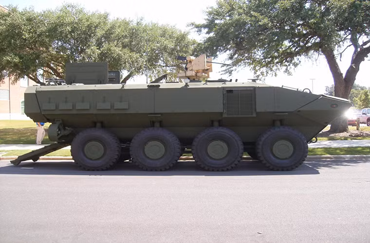 Được biết, chương trình phát triển ACV được Hải quân Mỹ khởi động từ năm 2011 sau khi chương trình phát triển phương tiện chiến đấu viễn chinh EFV thất bại. Và từ đó cho đến nay đã trải qua hơn 4 năm nhưng các nhà thầu tham gia ACV hầu như không có bất cứ bước tiến nào mặc dù mỗi công ty đã nhận được hơn 100 triệu USD tiền hổ trợ từ Hải quân Mỹ vào năm 2015. Nguồn ảnh: Will Rodriguez.