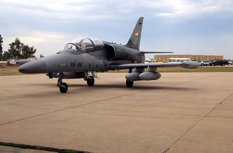 Aero L-159 ALCA là một trong những dòng sản phẩm chủ lực của Aero Vodochody. Nó được phát triển dựa trên mẫu máy bay huấn luyện phản lực L-59 Super Albatros. Dù do Aero Vodochody phát triển nhưng L-159 lại sử dụng khá nhiều công nghệ nhất là trang thiết bị điện tử của Phương Tây nhằm tăng cường khả năng tác chiến của dòng máy bay này cũng như khiến nó hấp dẫn hơn trong mắt khách hàng. Nguồn ảnh: defence 24