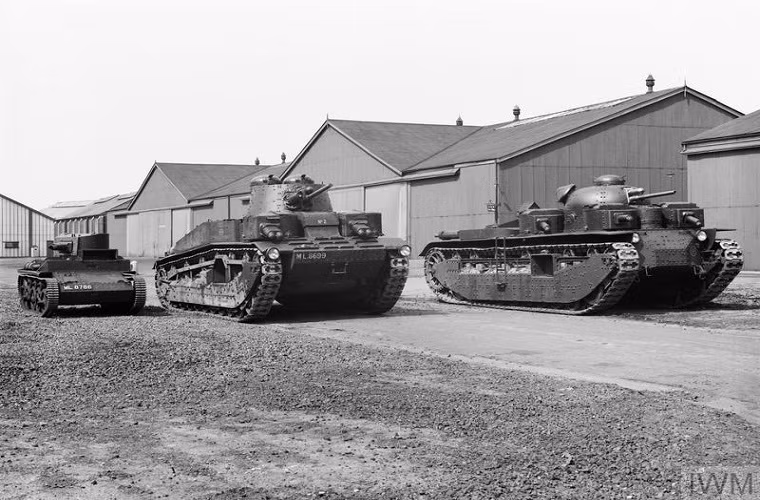 Trong những năm 1920-1930, thiết kế xe tăng hạng nặng đa tháp pháo trở nên phổ biến hơn bao giờ hết và được quân đội nhiều nước Châu Âu đưa vào sử dụng. Trước xu thế đó Quân đội Đức cũng muốn sở hữu một chiếc xe tăng như vậy, tuy nhiên tham vọng của họ lại bị Hiệp ước Versailles mà Đức phải ký kết sau Chiến tranh Thế giới thứ 1 ràng buộc. Nguồn ảnh: Imperial War Museum.