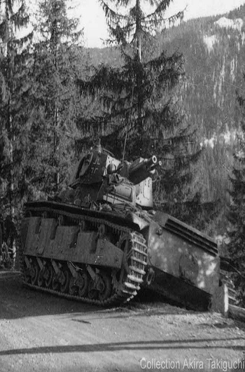 Cuộc chiến duy nhất mà Neubaufahrzeug tham gia là ở Na Uy, tuy nhiên nó lại có thành tích khá tệ ở đây khi bị bắn hạ bởi một khẩu súng trường chống tăng 14.3mm Boys của Quân đội Anh gần một thị trấn nhỏ của Balberg ở cuối phía nam của thung lũng Gudbrandsdalen, Na Uy. Vụ tấn công trên chỉ khiến một thành viên kíp chiến đấu Neubaufahrzeug thiệt mạng nhưng cũng nói lên được hệ thống giáp bảo vệ yếu kém của chiếc xe tăng này. Nguồn ảnh: War Thunder.