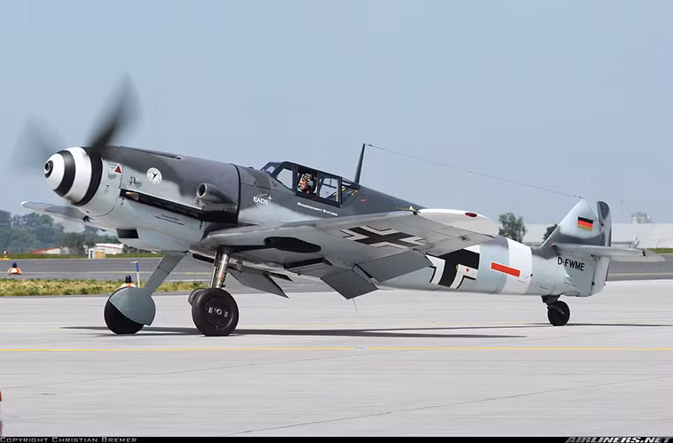 Giống như nhiều phi công Ace khác của Đức trong chiến tranh mẫu chiến đấu cơ yêu thích của Weissenberger là chiếc Messerschmitt Bf 109 và nó theo ông trong suốt sự nghiệp của mình cho đến khi giải ngũ. Ông cũng là một trong những phi công Đức đầu tiên được đào tạo để sử dụng dòng chiến đấu cơ phản lực Messerschmitt Me 262. Nguồn ảnh: Airliners.net.