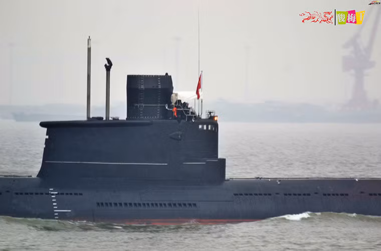 Bỏ qua yếu tố quân sự, xét tới vị trí địa lý của Bangladesh là một trong những lý do khiến giới phân tích quân sự hoài nghi về việc Dhaka đưa vào trang bị tàu ngầm. Khi đa phần lãnh thổ Bangladesh đều có đường biên giới tiếp giáp với Ấn Độ, một phần nhỏ là với Myanmar và phần còn lại là tiếp giáp với Vịnh Bengal nhưng có diện tích không lớn do đó tàu ngầm không thực sự cần thiết đối với Bangladesh. Nguồn ảnh: Sino Defence