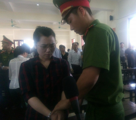 Tai sao hoan xu lan 2 hotgirl “rut ruot” hon 50 ty o Eximbank?