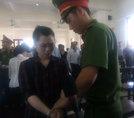 Tai sao hoan xu lan 2 hotgirl “rut ruot” hon 50 ty o Eximbank?