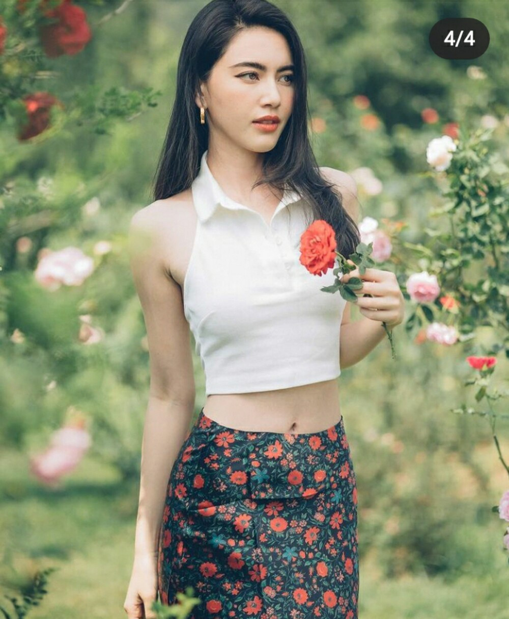 Vòng eo con kiến trứ danh của Mai Davika