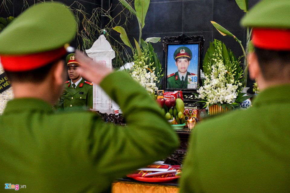 Chiều ngày 18/3, chiến sĩ Chử Văn Khánh làm nhiệm vụ trên xe cứu hoả để cứu hộ những người bị thương, mắc kẹt trong ôtô khách 16 chỗ. Khi di chuyển ngược chiều trên cao tốc đến địa điểm xảy ra tai nạn, xe cứu hỏa va chạm mạnh với xe khách khiến anh Khánh tử vong.