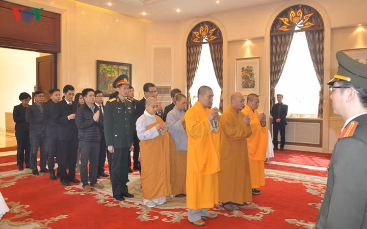 Đại sứ quán Việt Nam tại Trung Quốc mở sổ tang trong hai ngày 20-21/3/2018 để đại diện nước sở tại và đại diện ngoại giao đoàn tại Trung Quốc đến viếng nguyên Ủy viên Bộ Chính trị, nguyên Thủ tướng Chính phủ Phan Văn Khải. (Ảnh Hà Thắng- Đinh Tuấn)./.