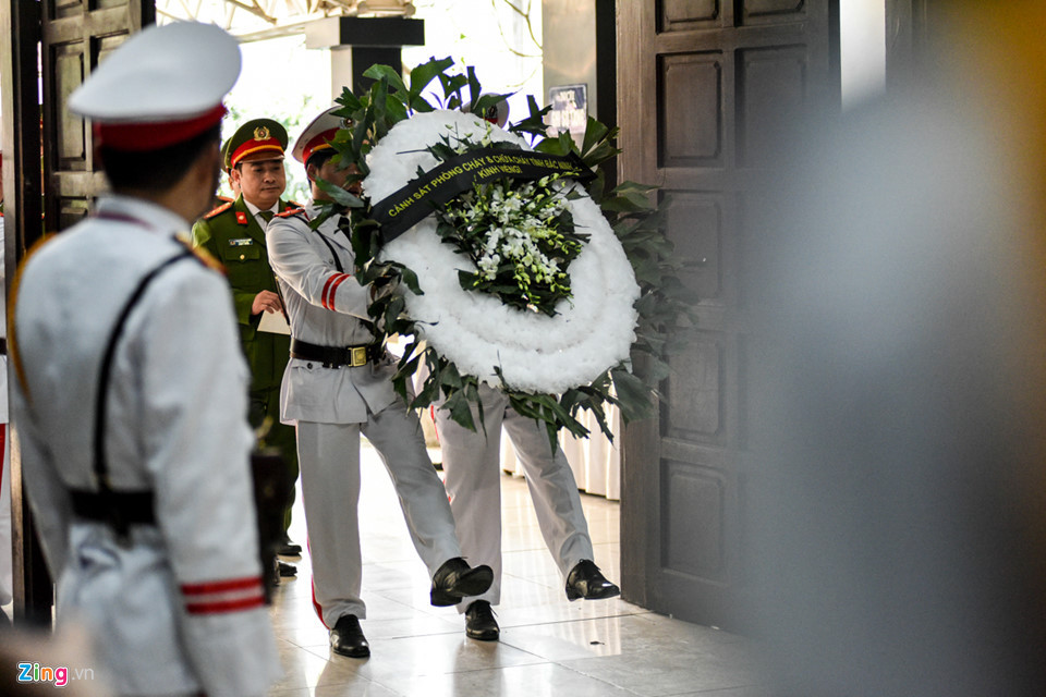 Ngoài chiến sĩ Khánh, vụ tai nạn còn làm 3 chiến sĩ phòng cháy chữa cháy và 5 người trên xe khách bị thương nặng.