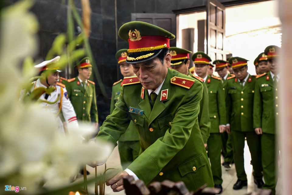 Thiếu tướng Đoàn Việt Mạnh, Cục trưởng Cục Cảnh sát Phòng cháy chữa cháy và Cứu nạn cứu hộ - Bộ Công an, có mặt từ sớm dự lễ viếng.