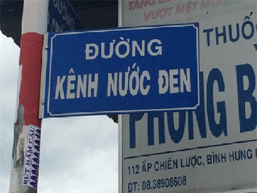 Những con phố, con đường, ngõ hẻm có tên gọi kỳ lạ thường do cái tên gắn với nhiều câu chuyện, lối sống, công việc hoặc đặc điểm thiên nhiên tại đó.