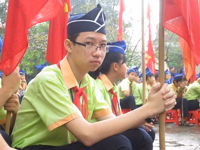 6 tháng tuổi, Nhật Minh đã nhận biết được những con số, đồ vật. Nhờ khả năng ghi nhớ chính xác, trí thông minh và sự nhanh nhạy, nên ngoài biệt danh cậu bé Google, Nhật Minh còn được đặt nhiều nickname vui như "thánh Minh", "cậu bé mặt trời"... Nguồn ảnh: Dân Việt.