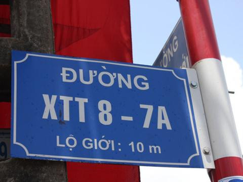 Đọc tên đường mà như đọc mật mã...