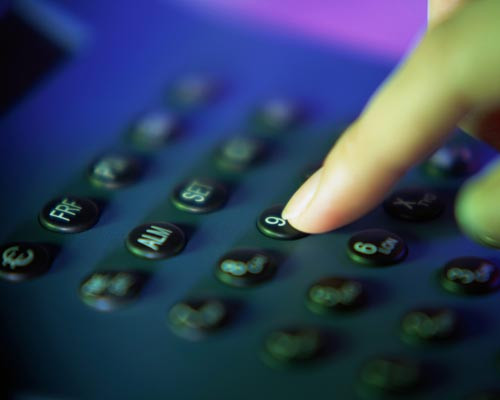 Một sự kiện nóng dư luận tuần qua đó là chuyển đổi mã vùng điện thoại cố định đối với 59 tỉnh thành. Theo đó, việc triển khai đổi mã vùng điện thoại cố định sẽ được bắt đầu từ ngày 11/2/2017.