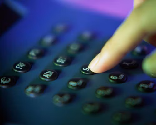 Một sự kiện nóng dư luận tuần qua đó là chuyển đổi mã vùng điện thoại cố định đối với 59 tỉnh thành. Theo đó, việc triển khai đổi mã vùng điện thoại cố định sẽ được bắt đầu từ ngày 11/2/2017.