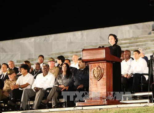 Chủ tịch Quốc hội Nguyễn Thị Kim Ngân dự và phát biểu tại Lễ mít tinh tưởng niệm Lãnh tụ Cuba Fidel Castro Ruz. Ảnh: Trọng Đức/TTXVN
