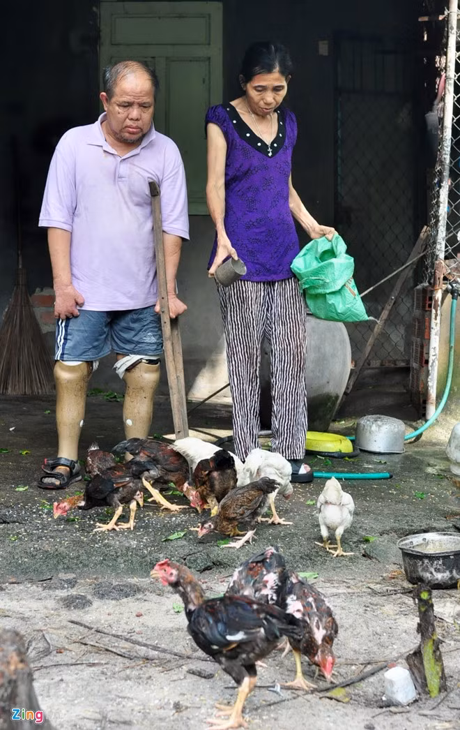 Theo ông Nghĩa, nổi bật trong số đó có vợ chồng ông Phạm Văn Lem (quê Quảng Ngãi) và bà Phan Thị Hà (quê Quảng Nam) gắn bó đời nhau, vượt qua bệnh tật, số phận bất hạnh với nghị lực phi thường ngỡ như chuyện tình cổ tích.