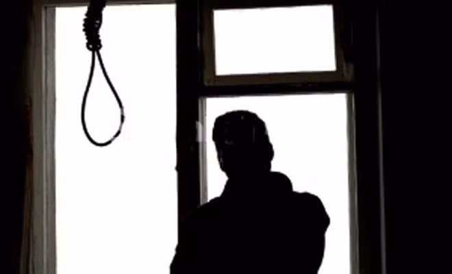 Trong vòng chưa đầy 2 năm, tại xã Quảng Chính (huyện Quảng Xương, tỉnh Thanh Hóa) đã xảy ra 4 vụ vỡ hụi lớn, với số tiền gần trăm tỷ đồng. Các chủ nợ - người thì tự tử, kẻ bỏ trốn khỏi quê nhà, những người chơi hụi thì rơi vào cảnh khốn cùng. Hồi tháng 7/2016, bà Mai Thị Thư, thôn Chính Đa (Thanh Hóa) đã tìm đến cái chết để giải thoát vì liên quan đến vụ vỡ hụi 50 tỷ đồng. Ảnh minh họa. Nguồn ảnh: Thanhhoaplus.