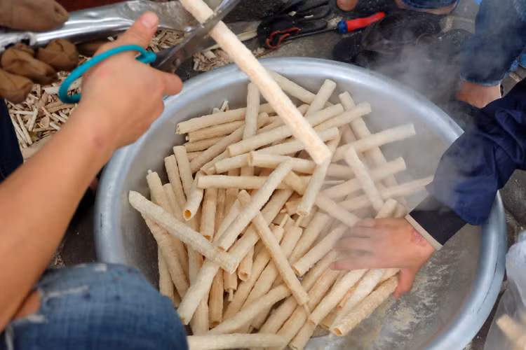 Bỏng mới ra còn nóng sẽ đậm vị và có cảm giác ngọt hơn.