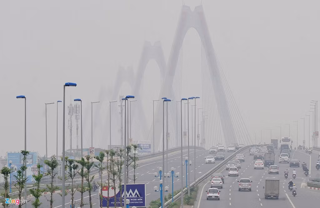 Trong nhiều giờ buổi sáng, thủ đô xuất hiện nhiều đợt mưa nhỏ.