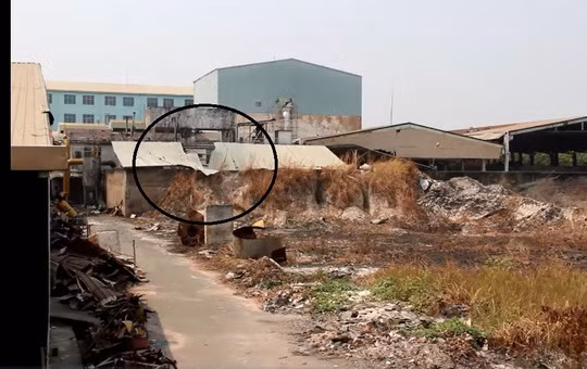 Theo thông tin của các công nhân tại nhà máy, thời điểm xảy ra vụ nổ, nhiệt độ lò hơi vượt mức cho phép tới 500 độ C. Ảnh vị trí xảy ra nổ. Nguồn ảnh: Người lao động.