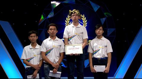 "Cậu bé Google" là biệt danh mọi người đặt cho Phan Đăng Nhật Minh (sinh năm 2000, THPT Hải Lăng, Quảng Trị) vì Nhật Minh có khả năng ghi nhớ kiến thức "khủng", đa lĩnh vực và khả năng trả lời các câu hỏi trong nhiều kỳ thi "quá nhanh, quá nguy hiểm". Nguồn ảnh: Công an TP HCM.