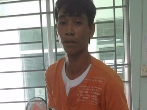 Chỉ vì bị vợ chê "nhậu yếu", Phạm Minh Trung (32 tuổi, TP Cần Thơ) lấy dao dọa vợ rồi đâm vợ, khiến chị này tử vong. Nguồn ảnh: An ninh Thủ đô.