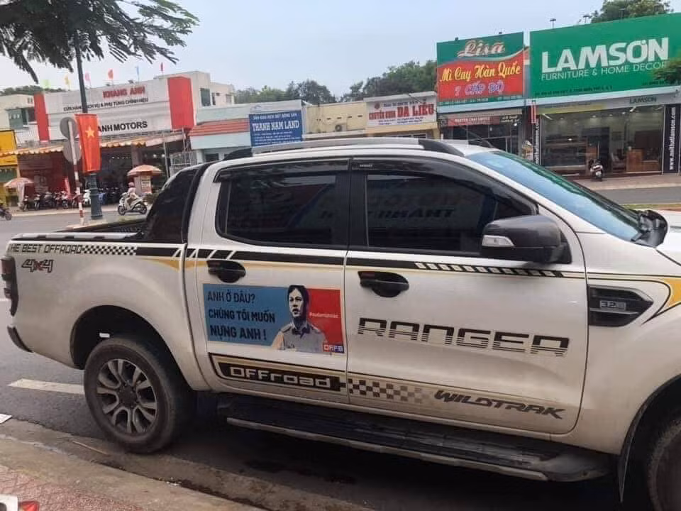 Những slogan phản đối tình trạng ấu dâm, dâm ô trẻ em xuất hiện ở nhiều nơi.