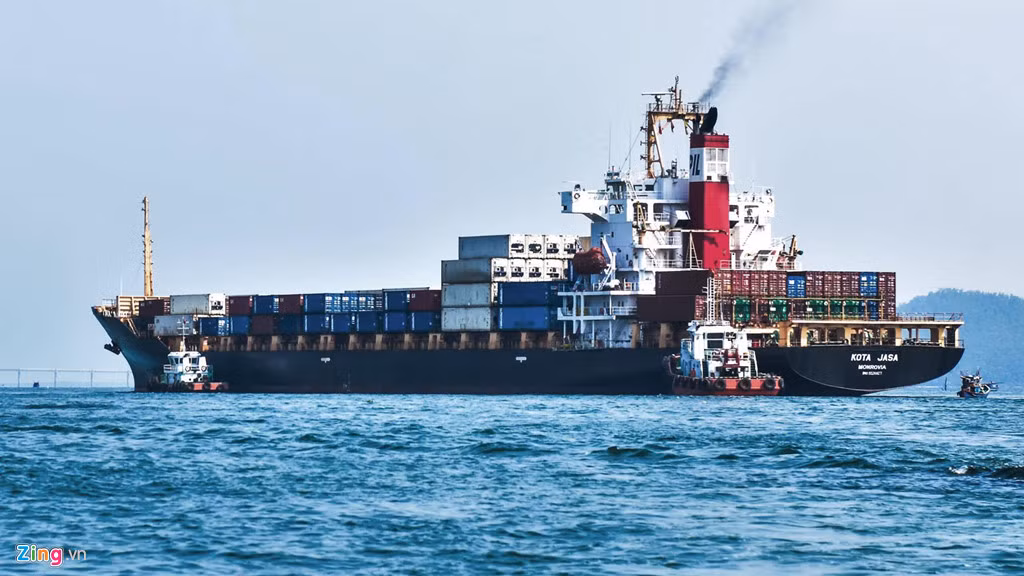 Luồng lạch ra vào cảng Quy Nhơn có thể đáp ứng cho tàu có tải trọng lớn cập cảng tiếp nhận hàng hóa. Thanh tra Chính phủ xác định việc cổ phần hóa, thoái hết vốn Nhà nước tại cảng Quy Nhơn đã thực hiện không đúng với đề án tái cơ cấu Tổng công ty Hàng hải Việt Nam giai đoạn 2012-2015.