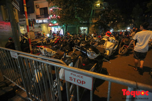 Nhiều khu vực trông giữ xe không nằm trong danh mục 80 điểm được phép trông giữ của UBND quận Hoàn Kiếm.