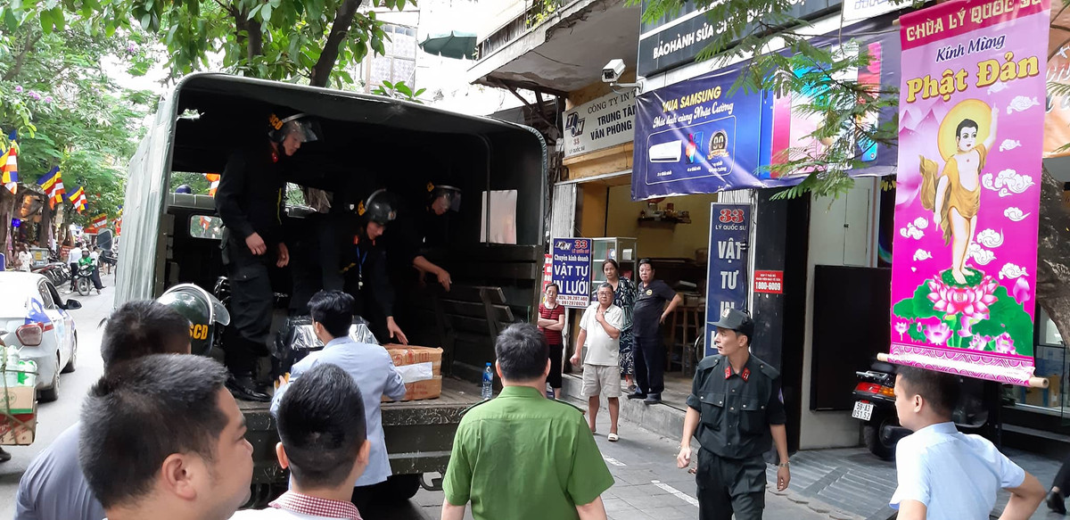 Theo thông tin trên website, Nhật Cường mobile thuộc Công ty TNHH Thương mại và Dịch vụ Kỹ thuật Nhật Cường, có giấy phép ĐKKD số 01011.38364 do Sở KHĐT Hà Nội cấp ngày 20/06/2001.