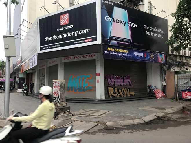 Cửa hàng Nhật Cường Mobile trên phố Chùa Bộc đã dừng hoạt động.