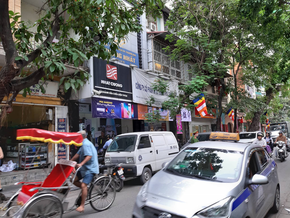 Vụ việc đã làm tắc nghẽn một góc phố cổ.