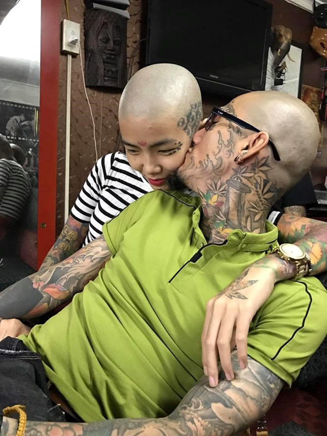 Vào thời điểm được chú ý 4 năm trước, Huỳnh Mai đã sở hữu khá nhiều hình xăm. Tuy nhiên, hiện tại cô đã xăm kín tới 90% cơ thể. Thậm chí có thời gian cô cạo trọc và xăm trên đầu.