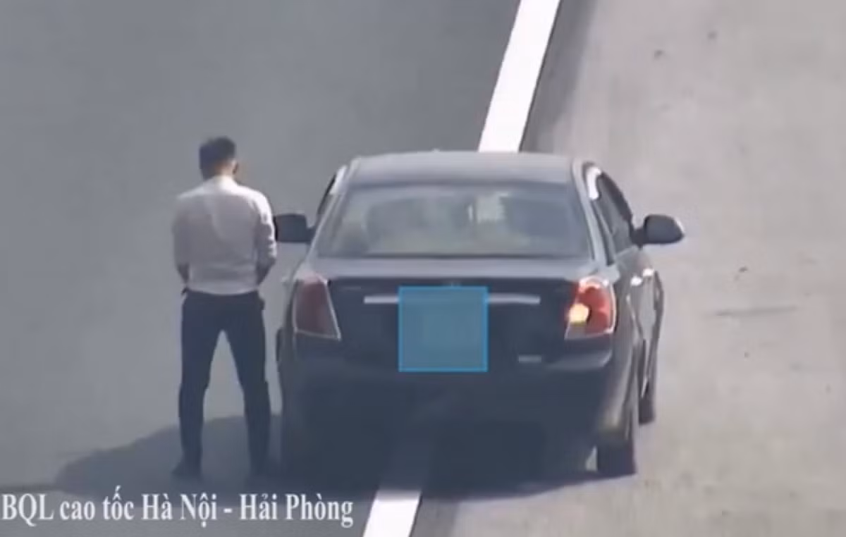 Hành vi trên bị camera giám sát trên cao tốc ghi lại. Nhiều người cho rằng hành vi trên ngoài việc gây phản cảm thì còn nguy hiểm cho chính người lái xe này và các phương tiện tham gia giao thông khác
