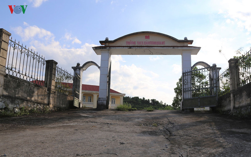 Ngoi truong hon 16 ty dong bi bo hoang, xuong cap o mien nui Ha Tinh