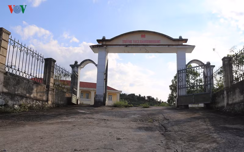 Ngoi truong hon 16 ty dong bi bo hoang, xuong cap o mien nui Ha Tinh