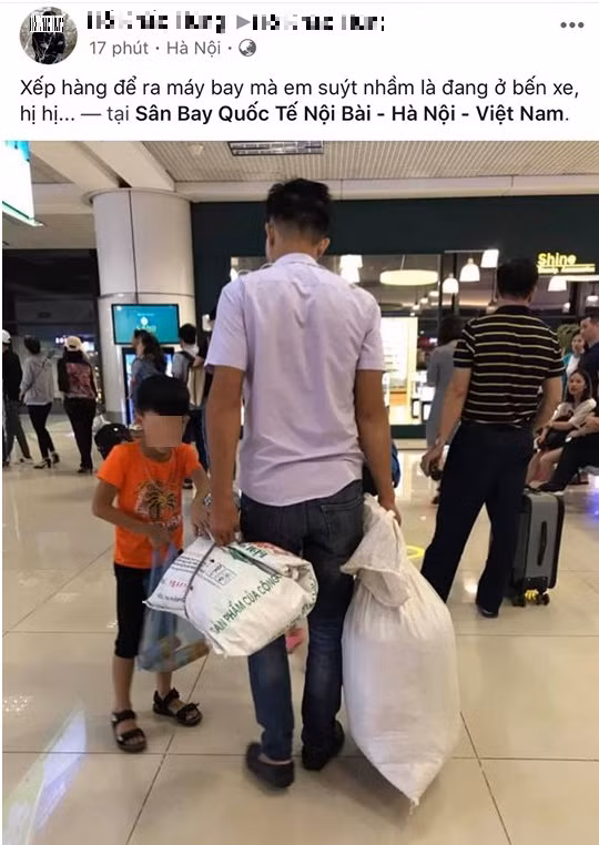 Khong co vali, 2 bo con dung bao tai dung hanh ly khi di may bay gay tranh cai