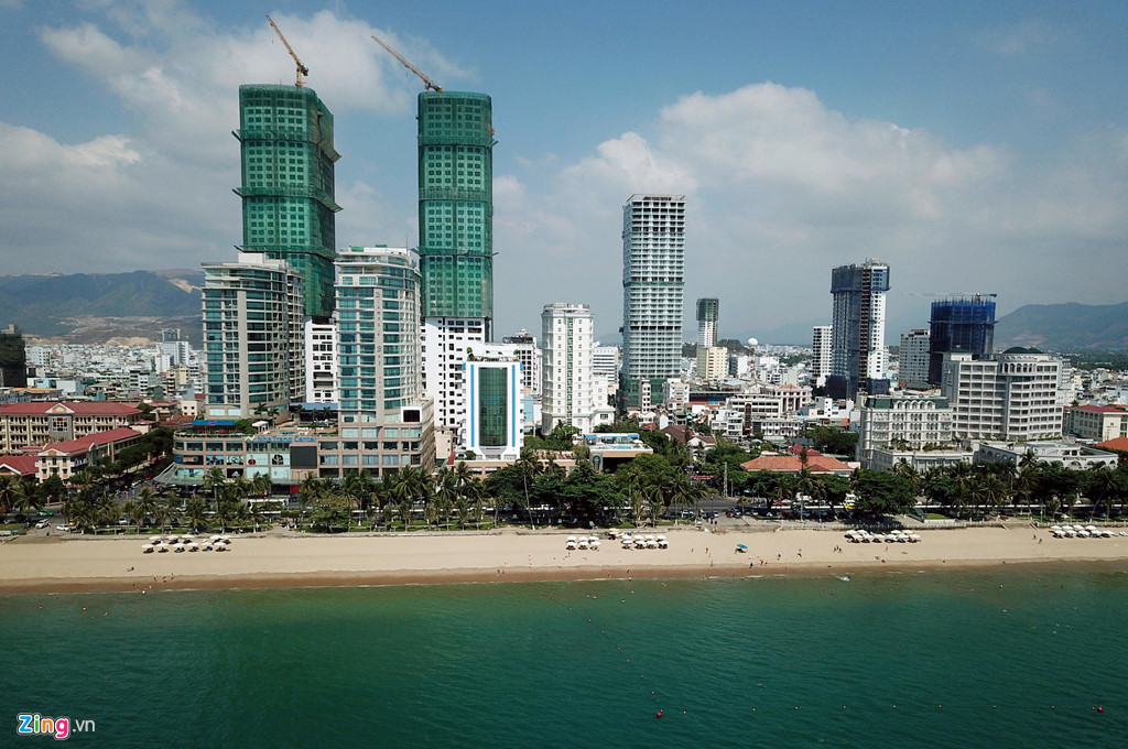 TP Nha Trang hiện nay là nơi nghỉ dưỡng nổi tiếng với lượng khách ước đạt 5 triệu người mỗi năm.