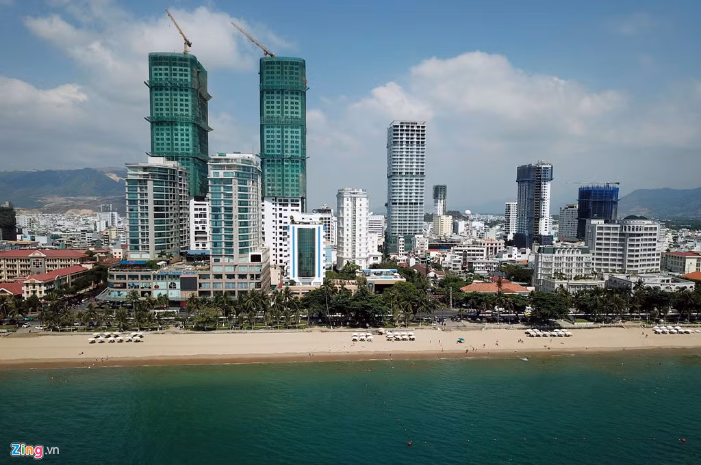 TP Nha Trang hiện nay là nơi nghỉ dưỡng nổi tiếng với lượng khách ước đạt 5 triệu người mỗi năm.