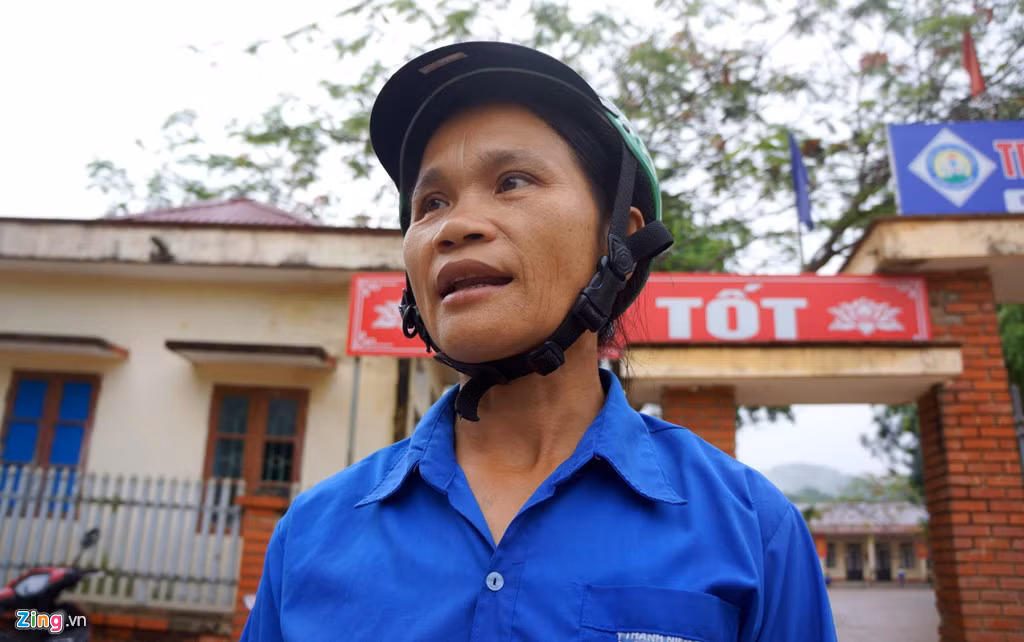 Phụ huynh Hà Thị Linh (xã Đồng Lương) cho hay hôm qua, bà rất bàng hoàng khi hay tin về sự việc. "Gã thanh niên quá dã man, các cháu có tội tình gì đâu", bà Linh nói.