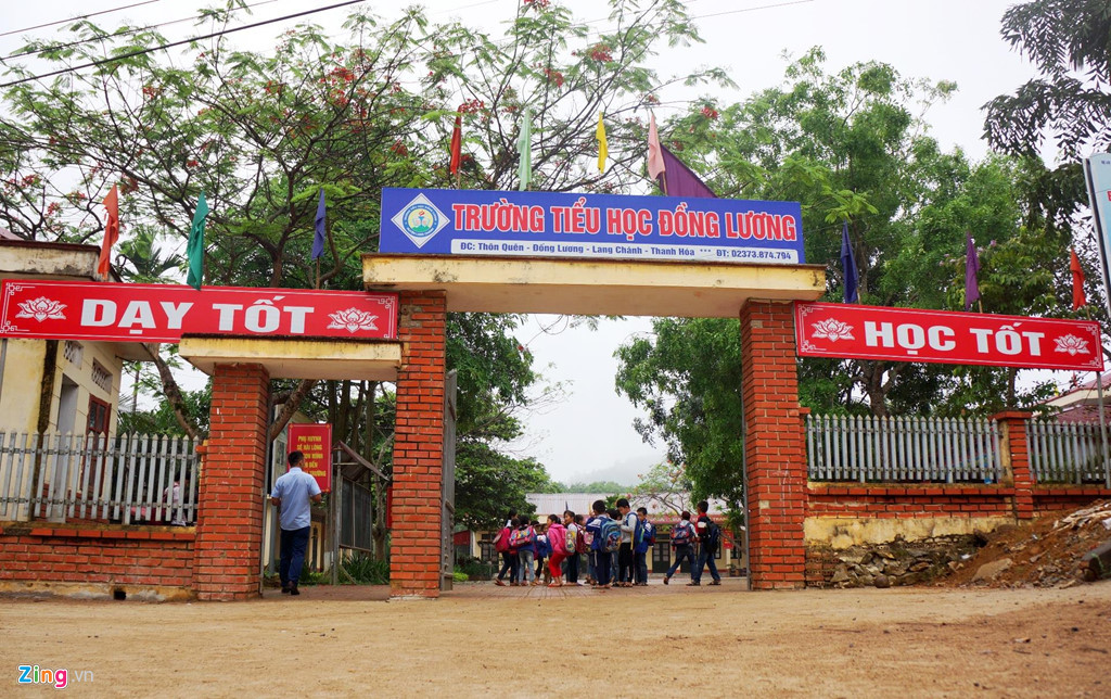 Sáng 4/5, trường Tiểu học Đồng Lương (xã Đồng Lương, huyện Lang Chánh, Thanh Hóa) tổ chức học bù sau kỳ nghỉ lễ 30/4 và 1/5. Buổi học đầu tiên diễn ra sau khi ngôi trường này bị một thanh niên địa phương xông vào dùng dao đâm chém 5 học sinh và một cô giáo.